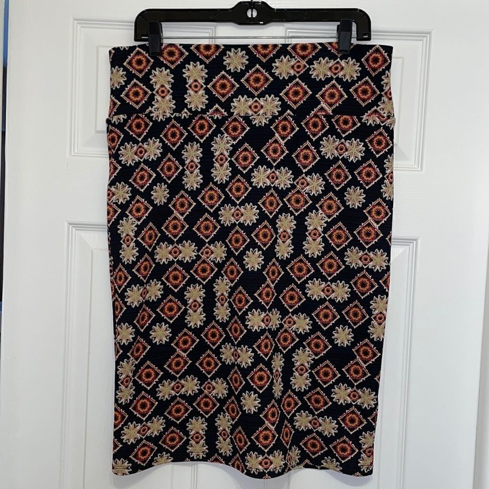 ✨LuLaRoe Cassie printed pencil skirt